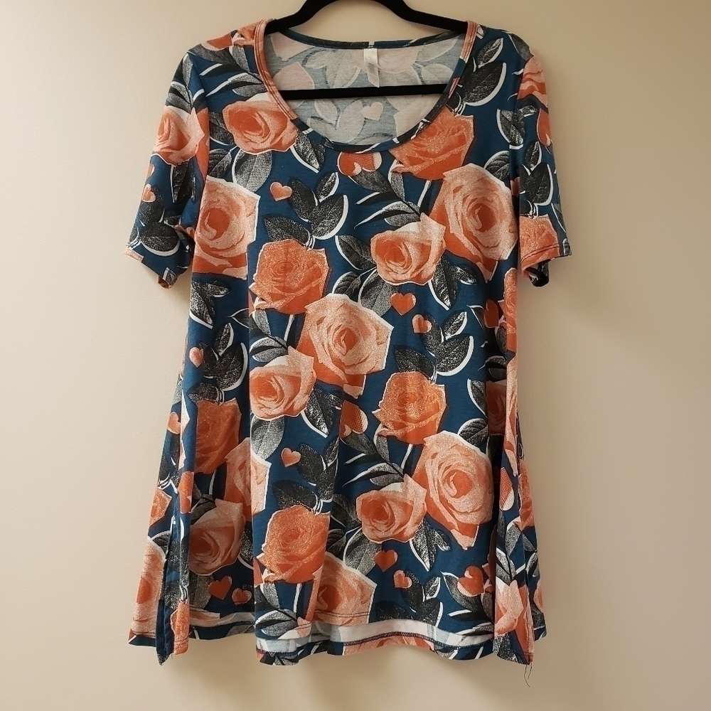 LULAROE Classic Tee in Rose Heart Print
